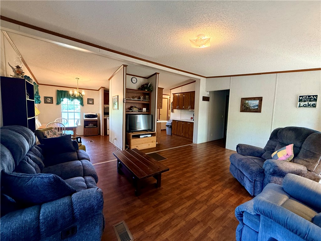 213 Bonner Road Mountain Rest, SC 29664 - Photo 4 of 37