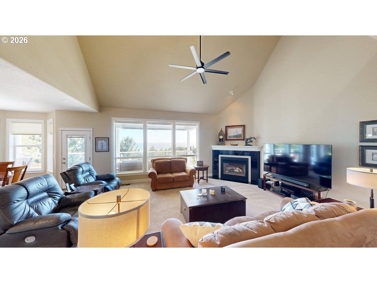 99290 Overlook Road Brookings, OR 97415 - Photo 10 of 42 Living Room