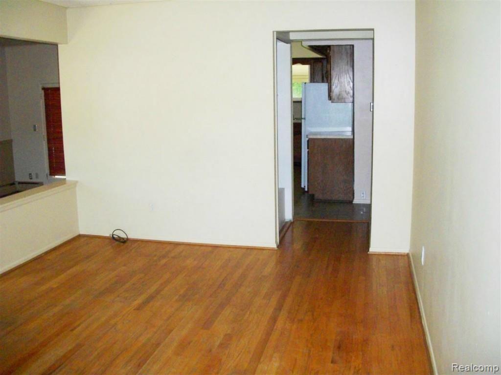 14957 Newburgh Road Livonia, MI 48154 - Photo 5 of 30 Newburgh (5) (Large).jpg