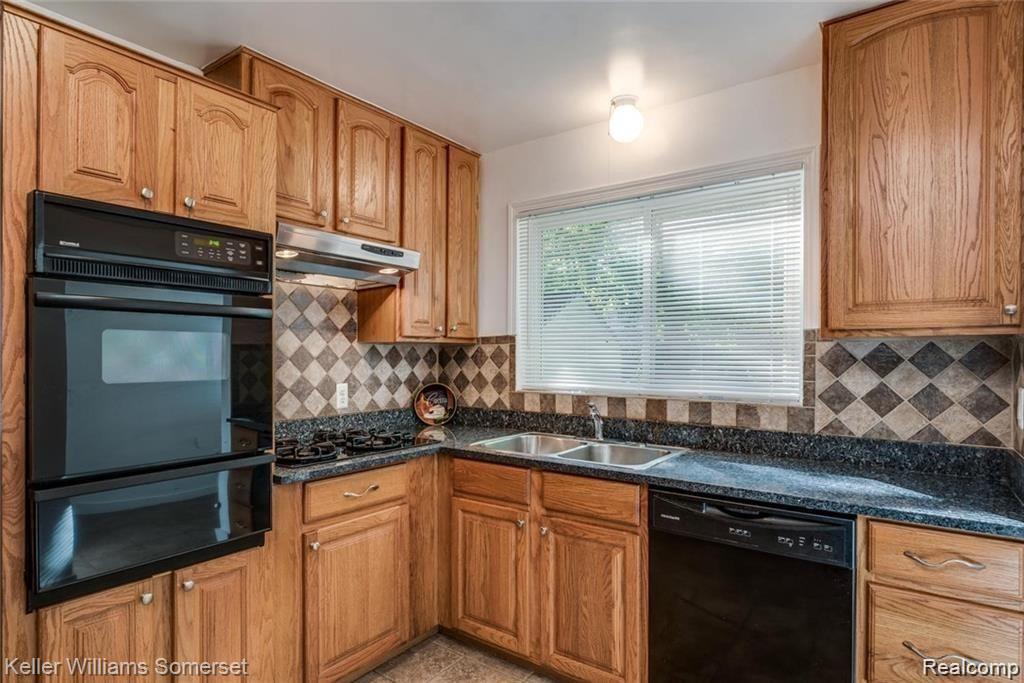 15111 Stahelin Road Detroit, MI 48223 - Photo 12 of 24