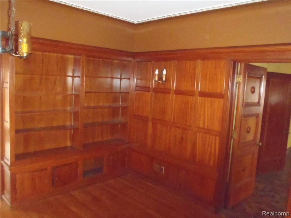 19451 Canterbury Road Detroit, MI 48221 - Photo 9 of 15 2-1-12_RON 112.jpg