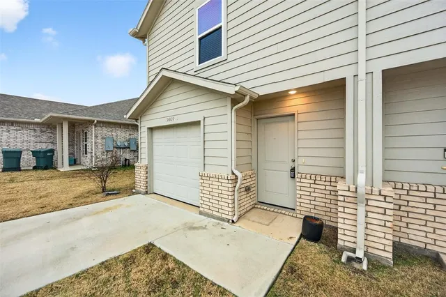 $1,525 | 2809 Peony Drive, Sherman, TX 75092