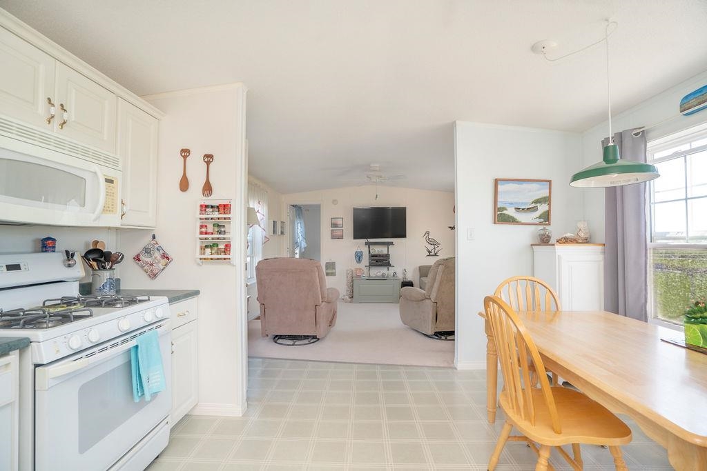 27 Cross Beach Road Seabrook, NH 03874 - Photo 4 of 29