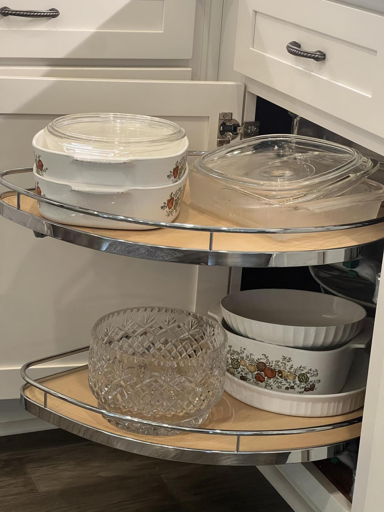 244 Perimeter Place Freeport, FL 32439 - Photo 41 of 72 Blind corner pull out!