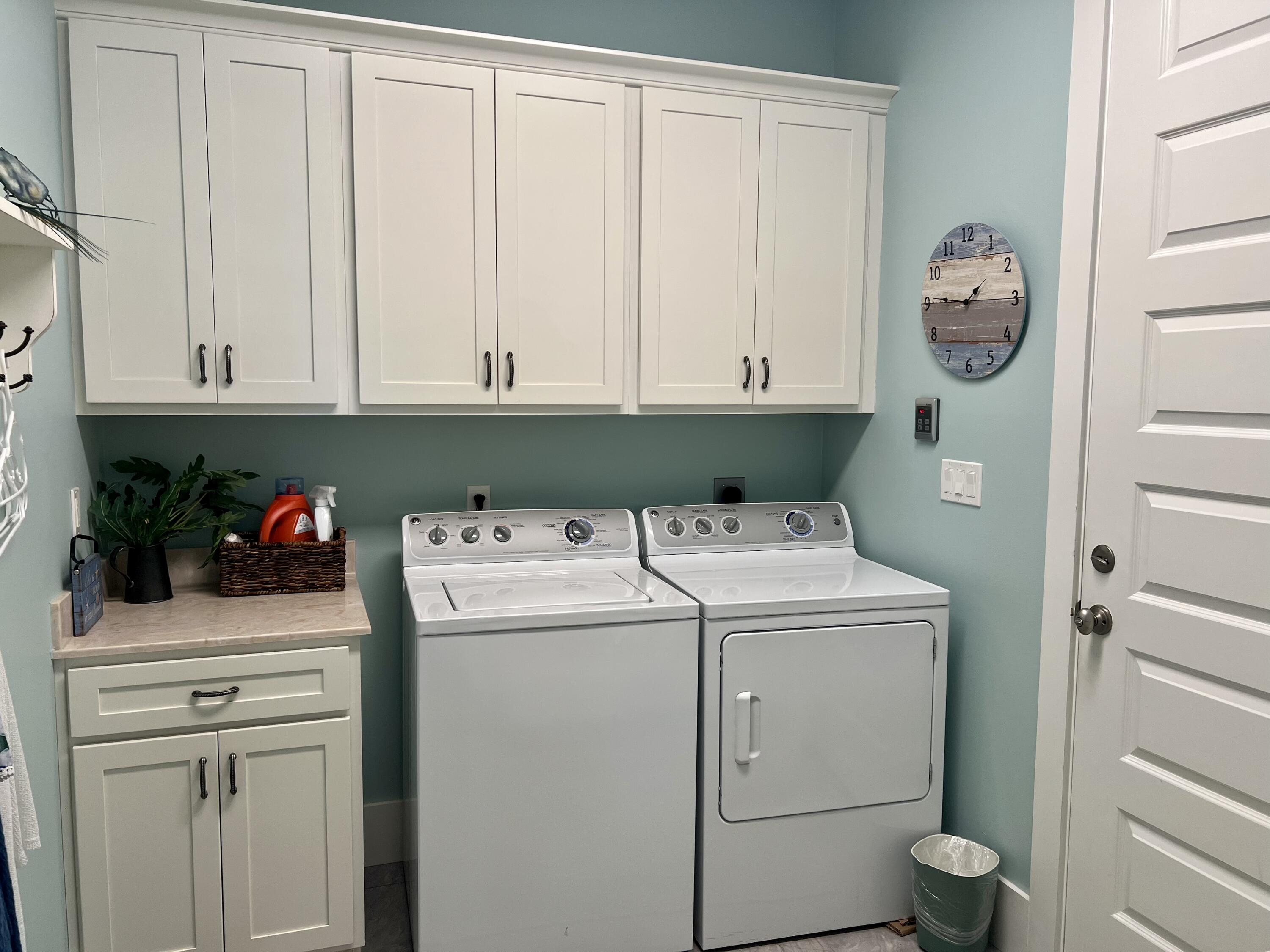244 Perimeter Place Freeport, FL 32439 - Photo 56 of 72 Large laundry room