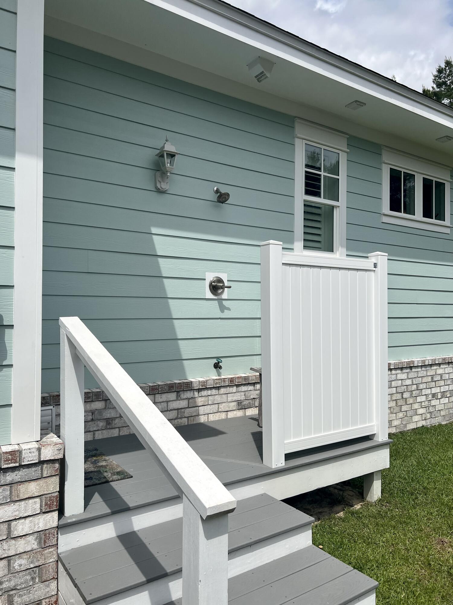 244 Perimeter Place Freeport, FL 32439 - Photo 67 of 72 Outdoor shower