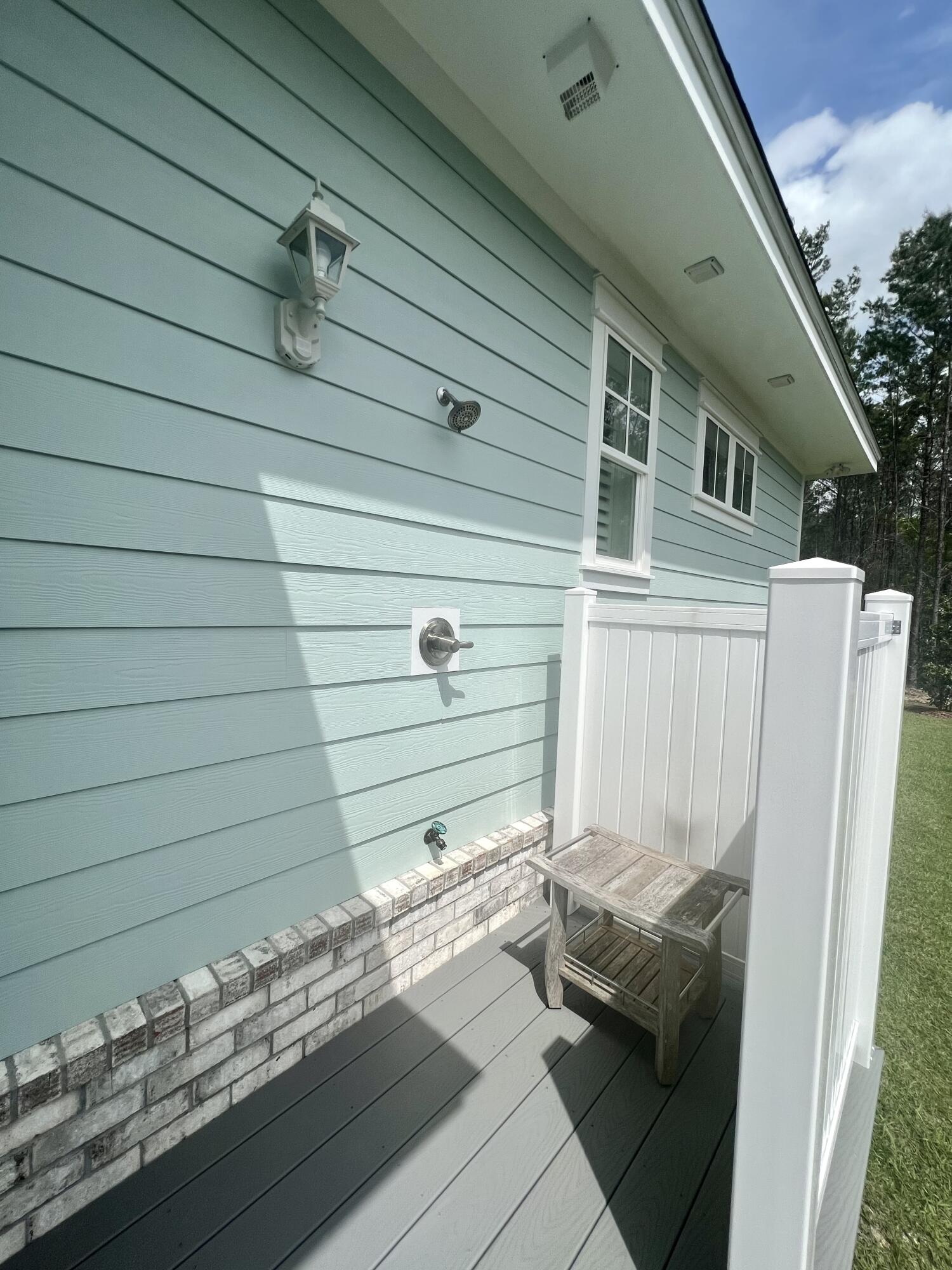 244 Perimeter Place Freeport, FL 32439 - Photo 68 of 72 Outdoor shower