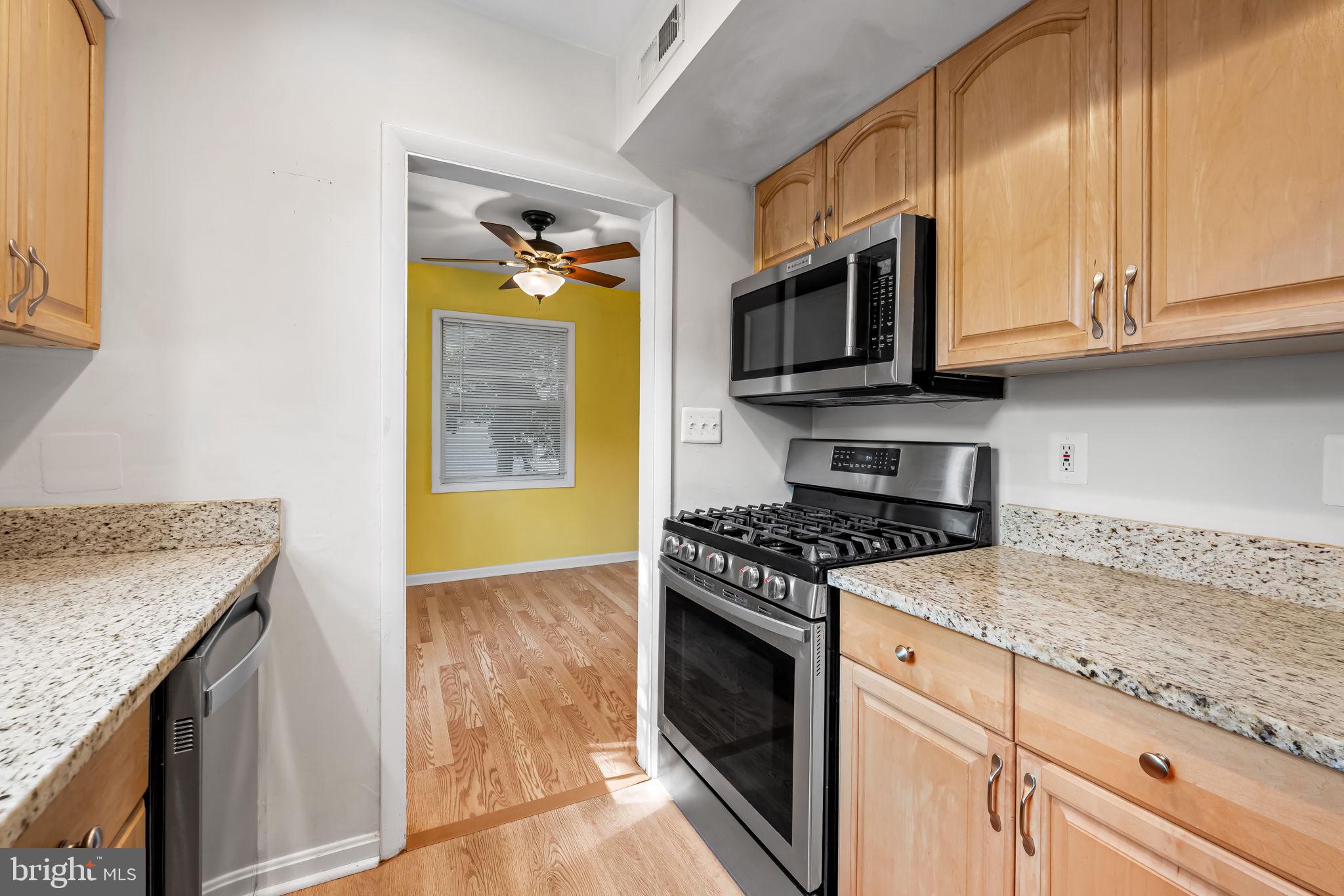 825 Cliffedge Road Baltimore, MD 21208 - Photo 16 of 37 Granite counters