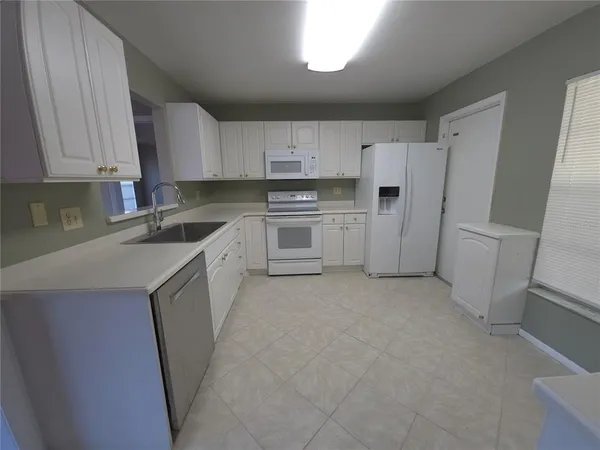 $2,250 | 7604 North Sanibel Circle, Temple Terrace, FL 33637