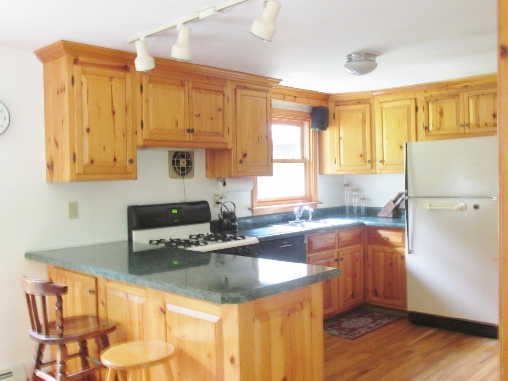 77 Benjamin Road Shirley, MA 01464 - Photo 8 of 30