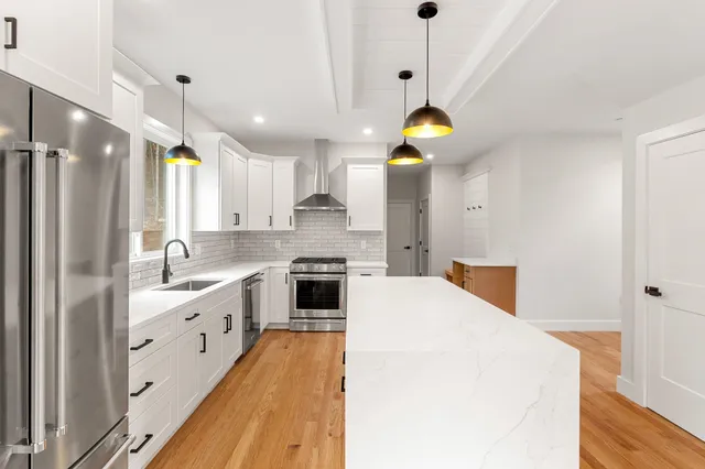 $1,195,000 | 80.5 English Range Road, Derry, NH 03038