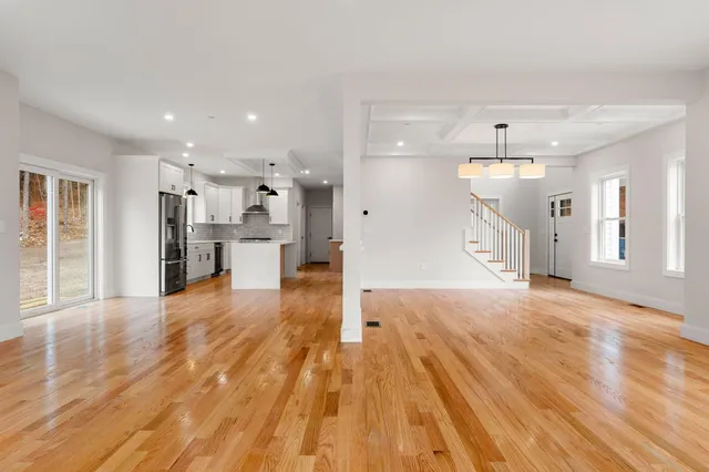 $1,195,000 | 80.5 English Range Road, Derry, NH 03038