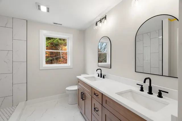 $1,195,000 | 80.5 English Range Road, Derry, NH 03038