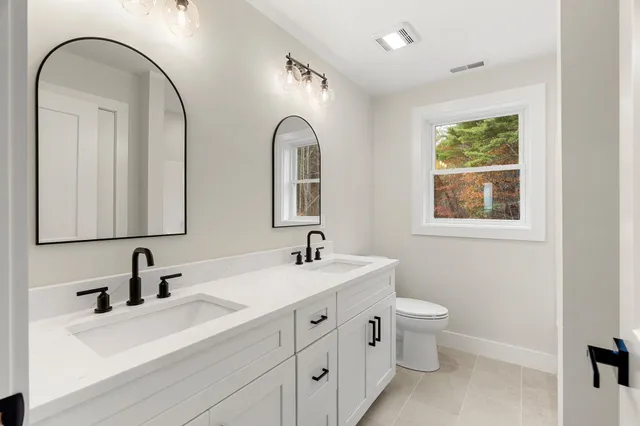 $1,195,000 | 80.5 English Range Road, Derry, NH 03038