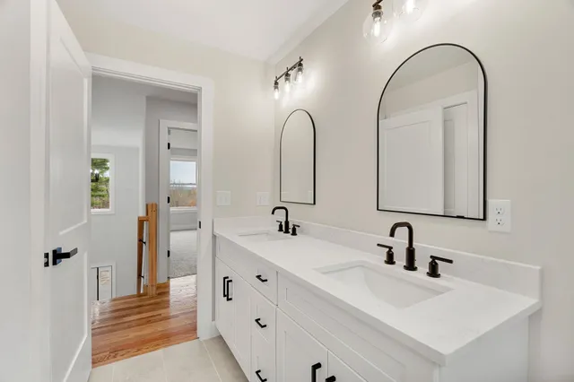 $1,195,000 | 80.5 English Range Road, Derry, NH 03038