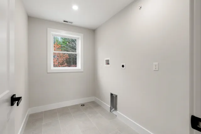 $1,195,000 | 80.5 English Range Road, Derry, NH 03038