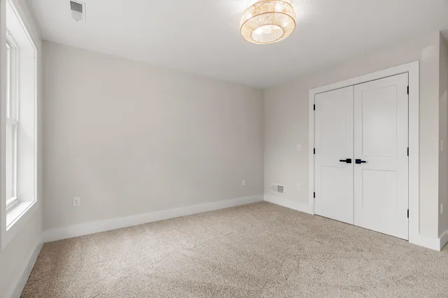 $1,195,000 | 80.5 English Range Road, Derry, NH 03038