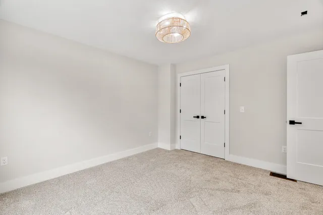 $1,195,000 | 80.5 English Range Road, Derry, NH 03038