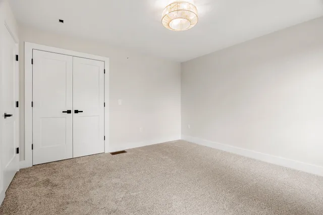 $1,195,000 | 80.5 English Range Road, Derry, NH 03038