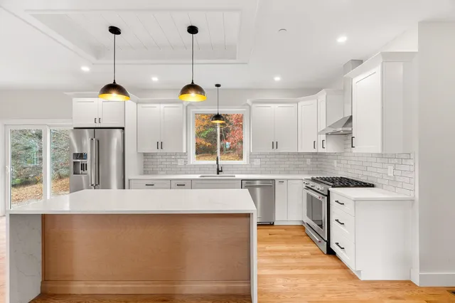 $1,195,000 | 80.5 English Range Road, Derry, NH 03038