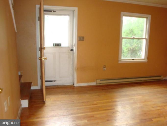 134 Double Church Road Stephens City, VA 22655 - Photo 2 of 10 Entrance / Foyer