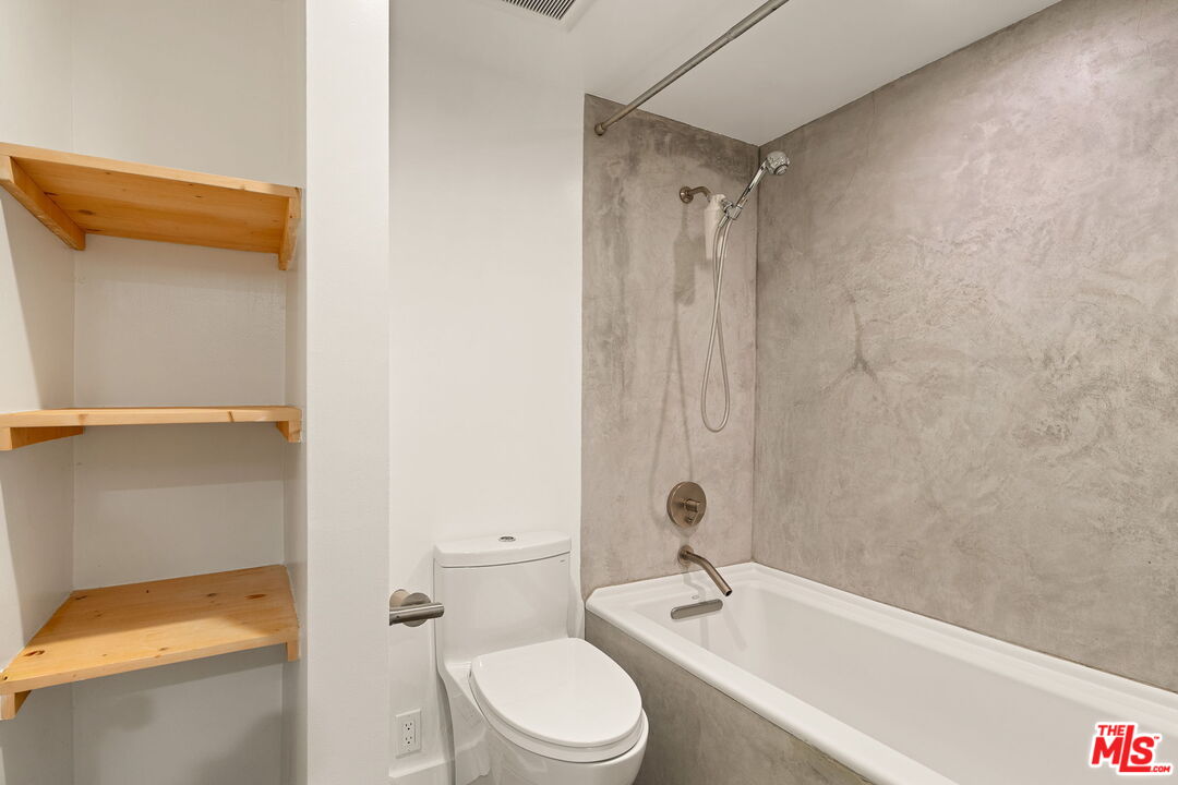 654 Pier Avenue, Unit C Santa Monica, CA 90405 - Photo 12 of 15