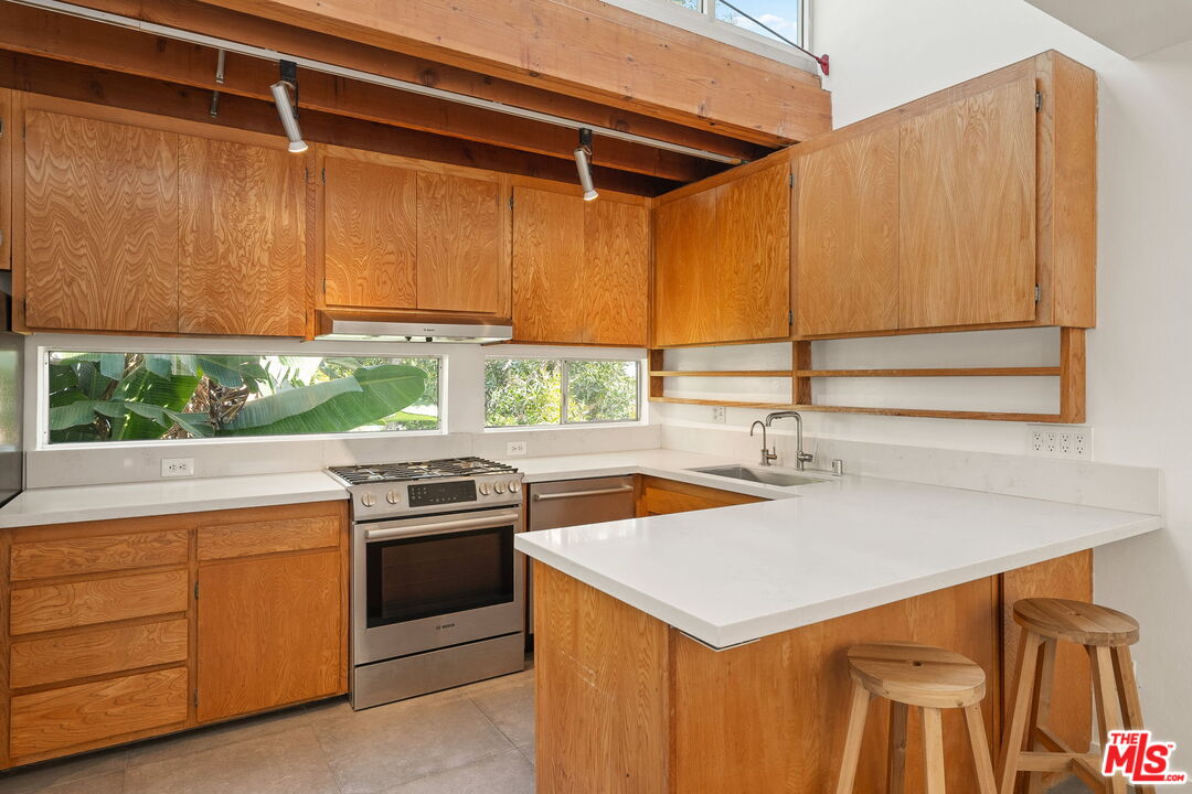 654 Pier Avenue, Unit C Santa Monica, CA 90405 - Photo 3 of 15