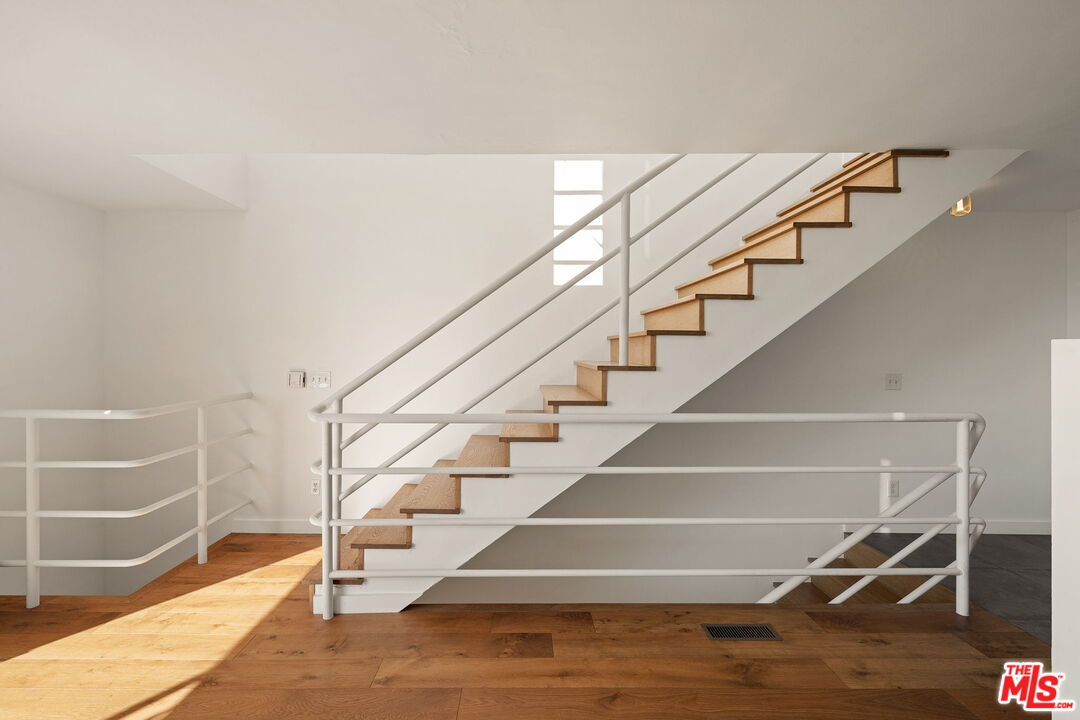 654 Pier Avenue, Unit C Santa Monica, CA 90405 - Photo 9 of 15