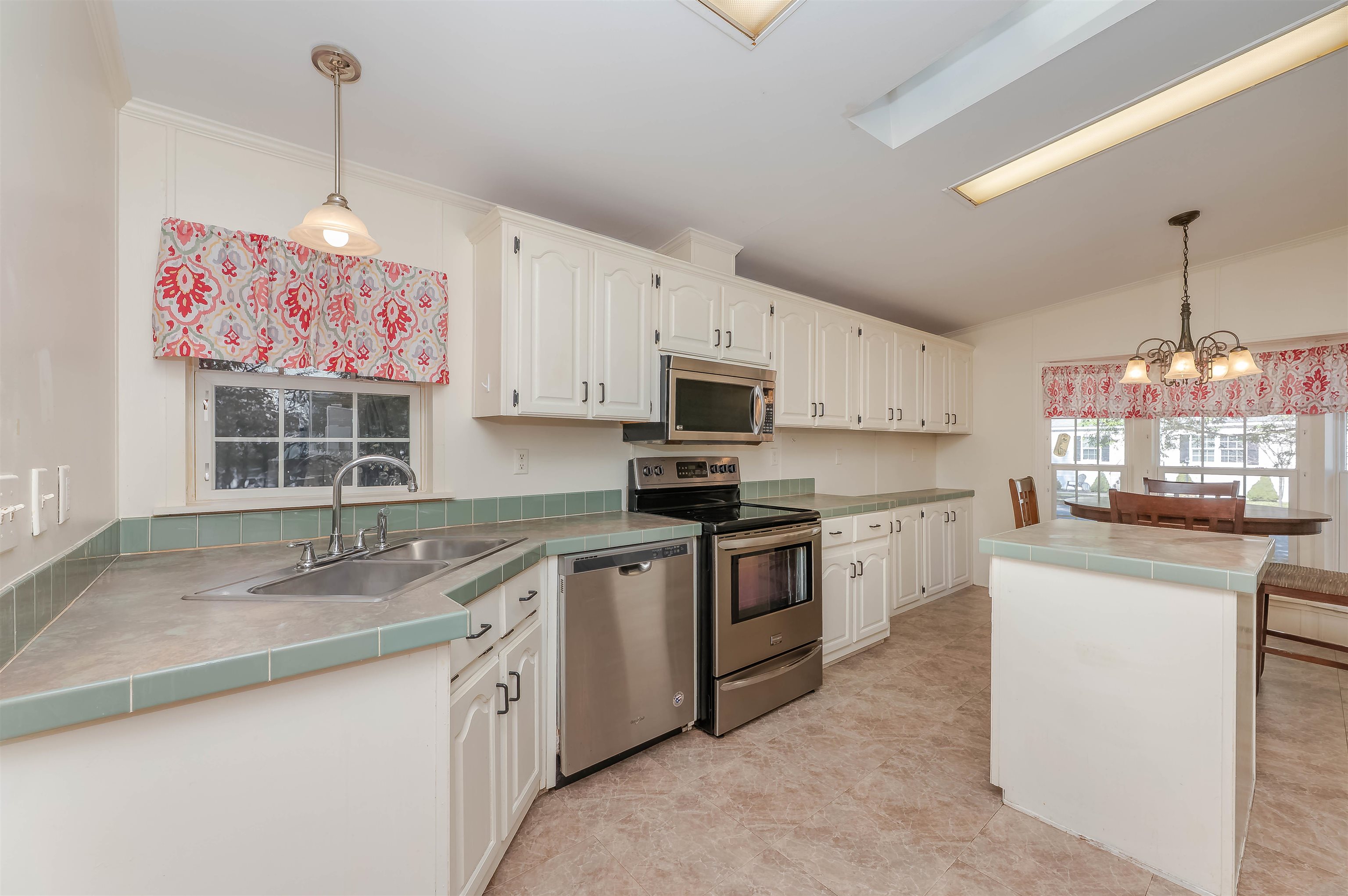 52 Murray Drive Rochester, NH 03868 - Photo 11 of 38