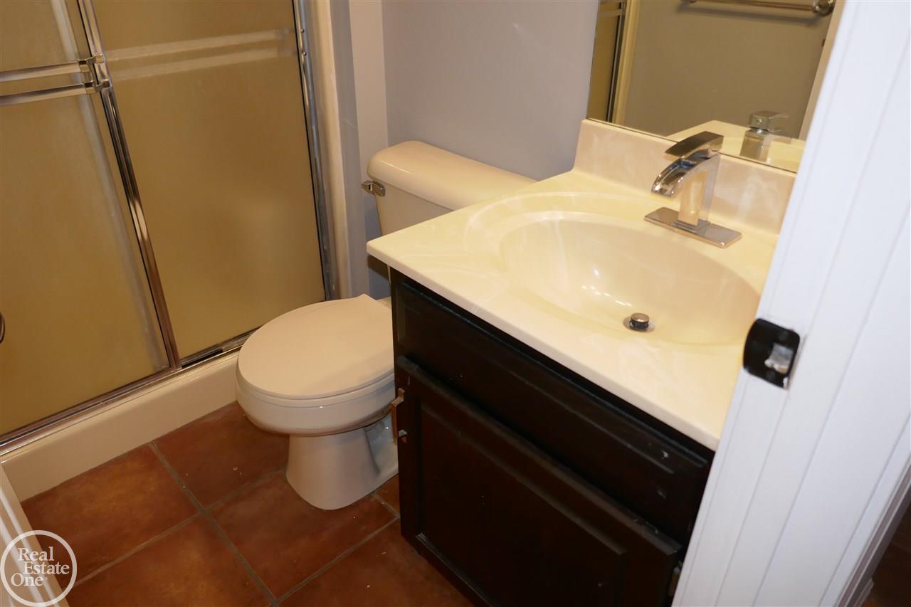 2932 Michigan Road Port Huron, MI 48060 - Photo 33 of 34 50001817-32.JPG