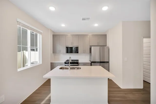 $3,195 | 28311 Via Moscotel, Temecula, CA 92591