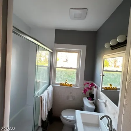 $2,900 | 46 Elmwood Avenue, Unit 1, Montclair, NJ 07042