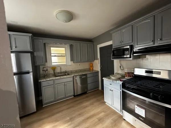 $2,900 | 46 Elmwood Avenue, Unit 1, Montclair, NJ 07042