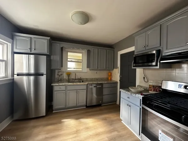 $2,900 | 46 Elmwood Avenue, Unit 1, Montclair, NJ 07042