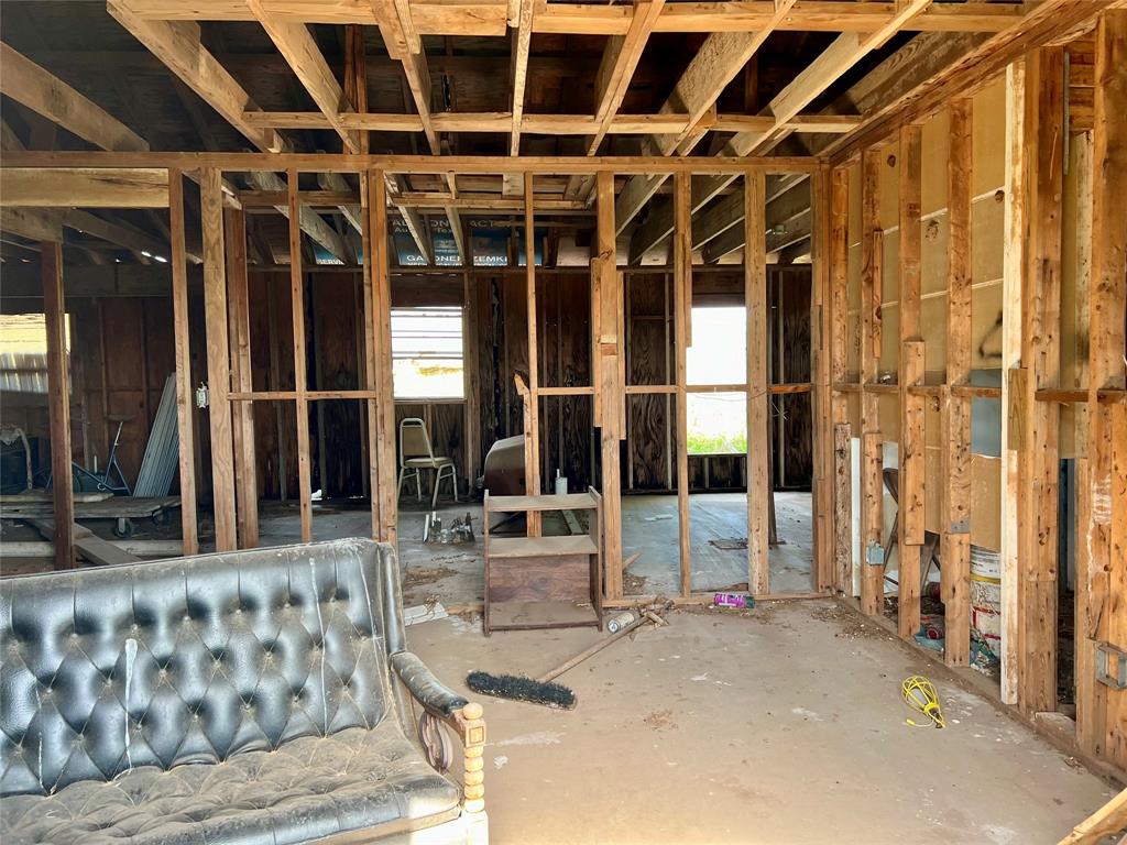 9315 Highway 79 Wichita Falls, TX 76310 - Photo 11 of 29 Misc room featuring a healthy amount of sunlight