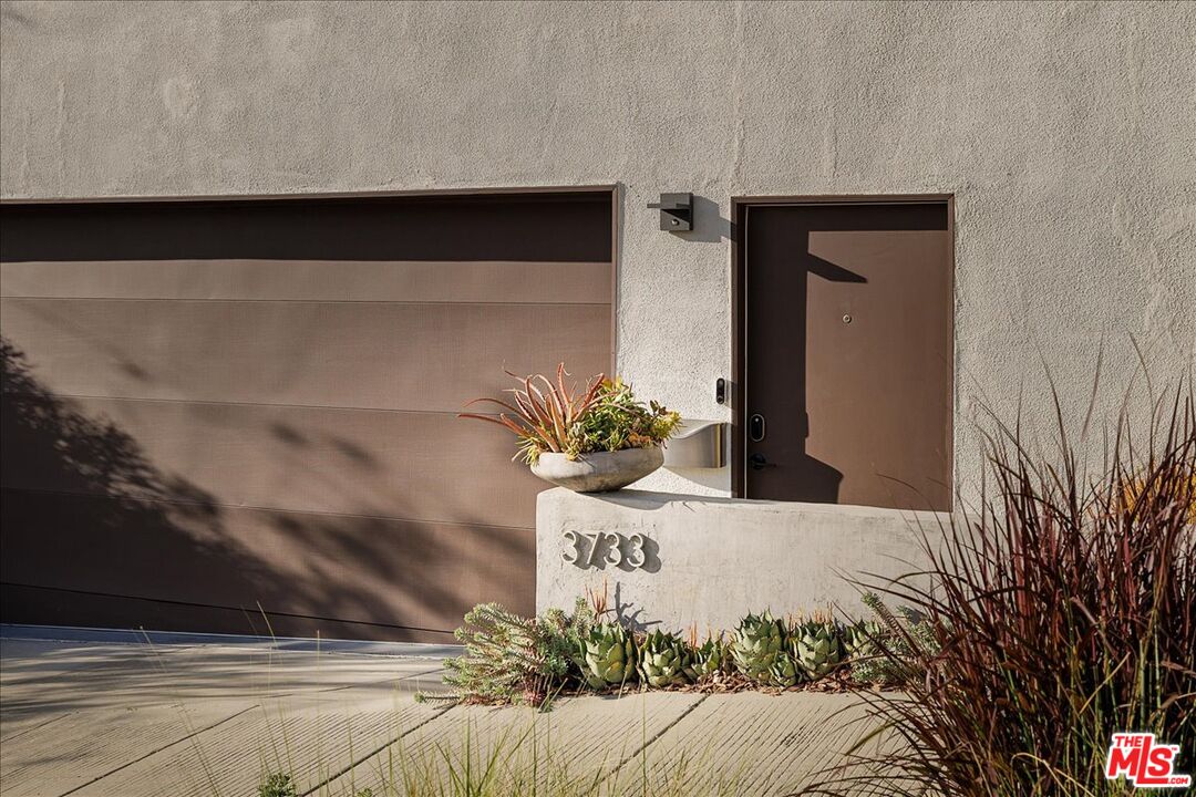 3733 Rolle Street Los Angeles, CA 90031 - Photo 2 of 36 a vase of flowers sitting on a floor