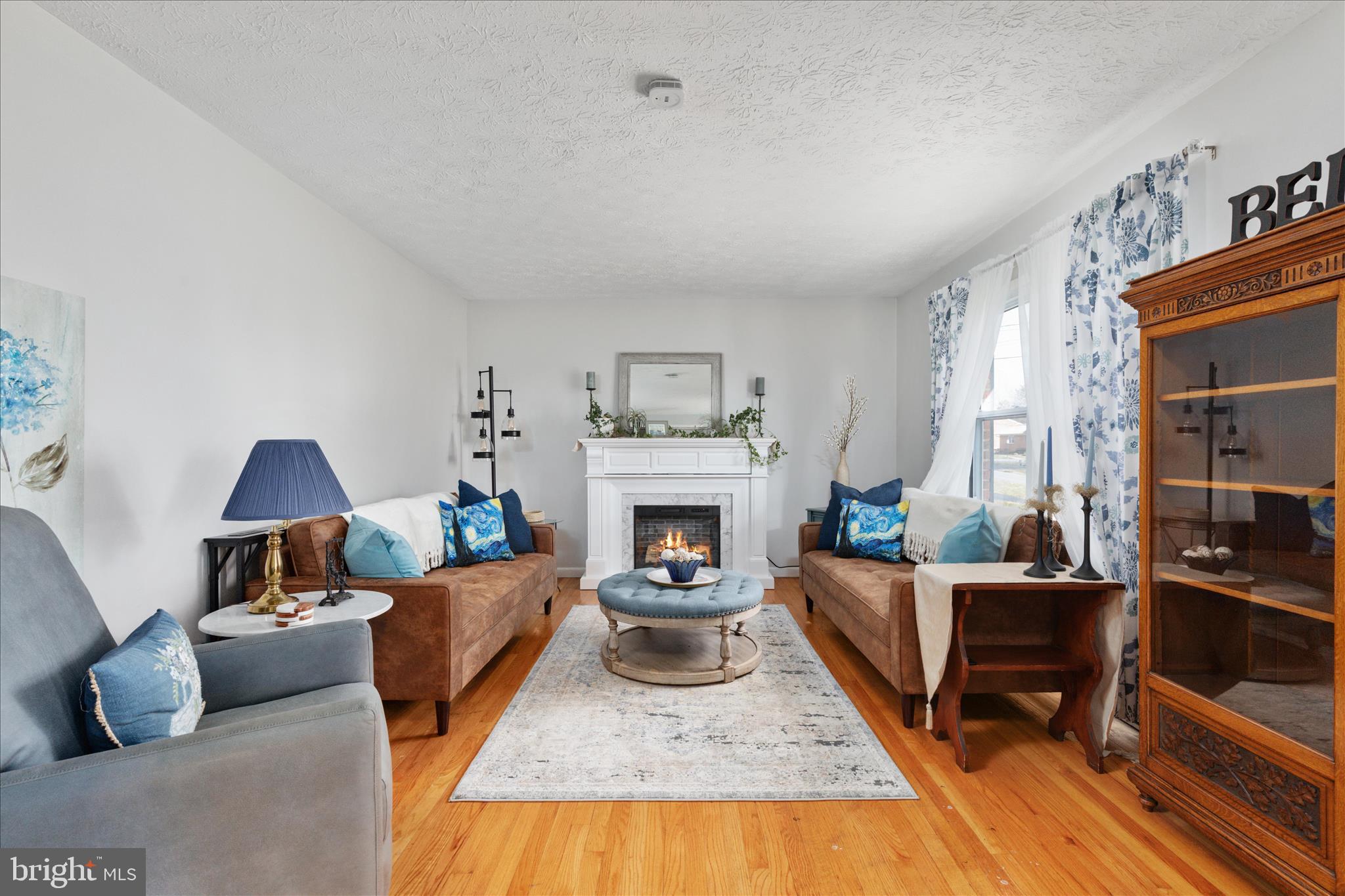 519 Whitacre Street Winchester, VA 22601 - Photo 4 of 47 Main Floor Living Room