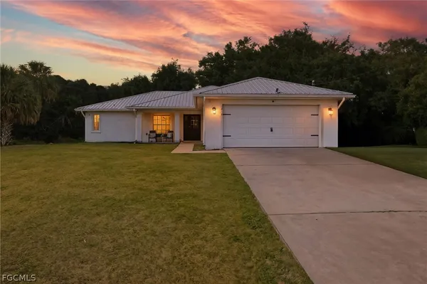 $275,900 | 2014 Odessa Circle, LaBelle, FL 33935