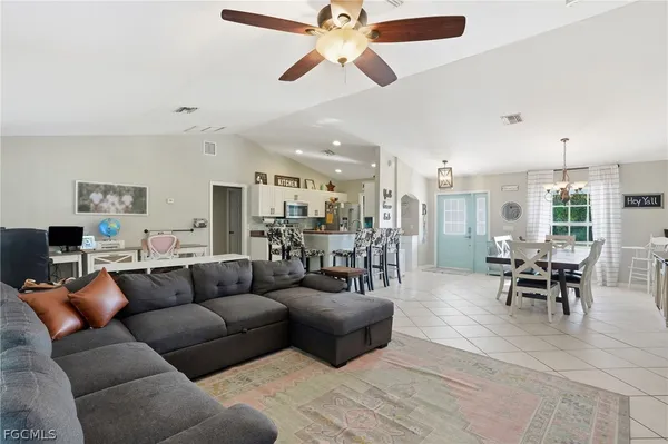 $275,900 | 2014 Odessa Circle, LaBelle, FL 33935