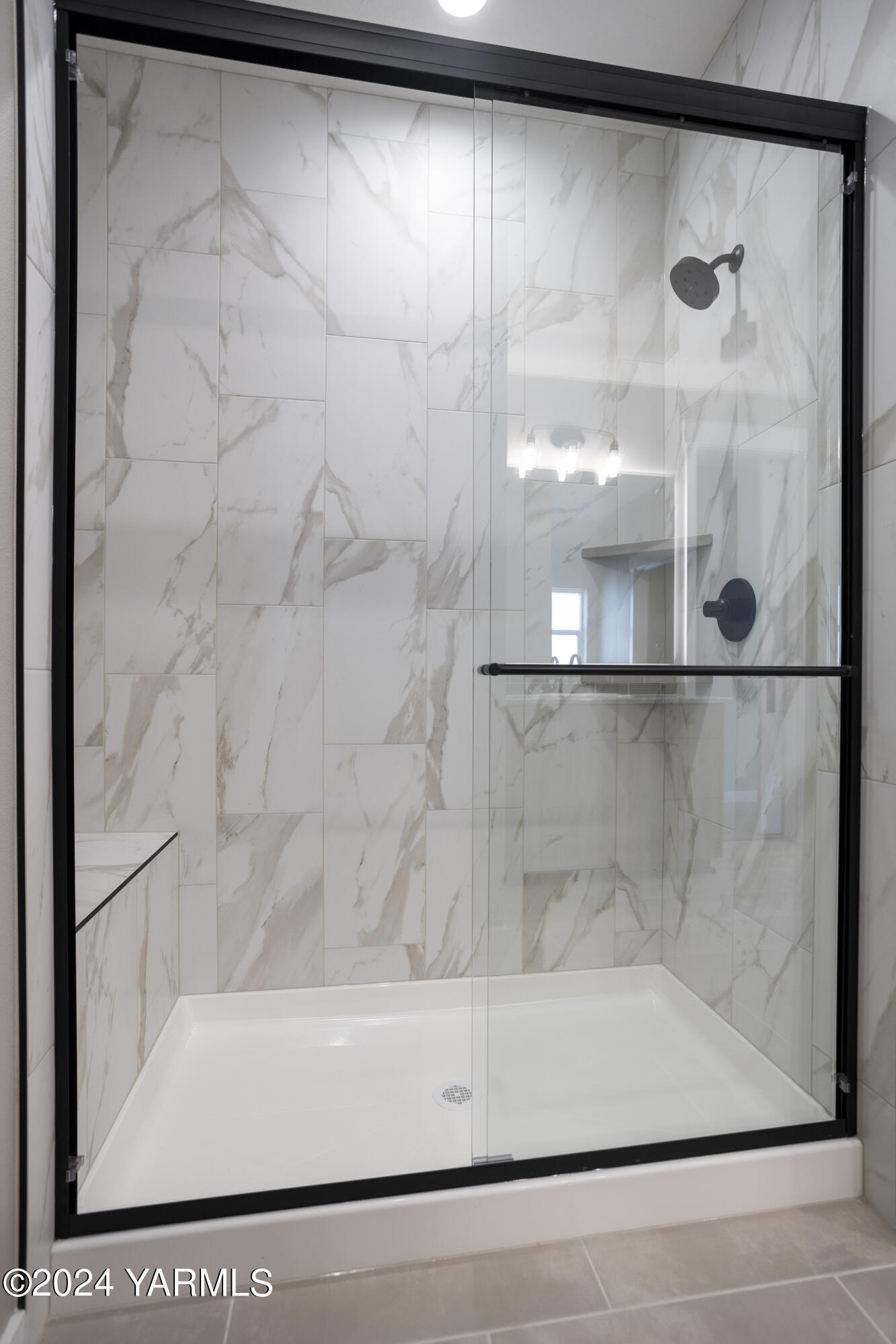 116 Scott Road Prosser, WA 99350 - Photo 27 of 38 a bathroom with a shower