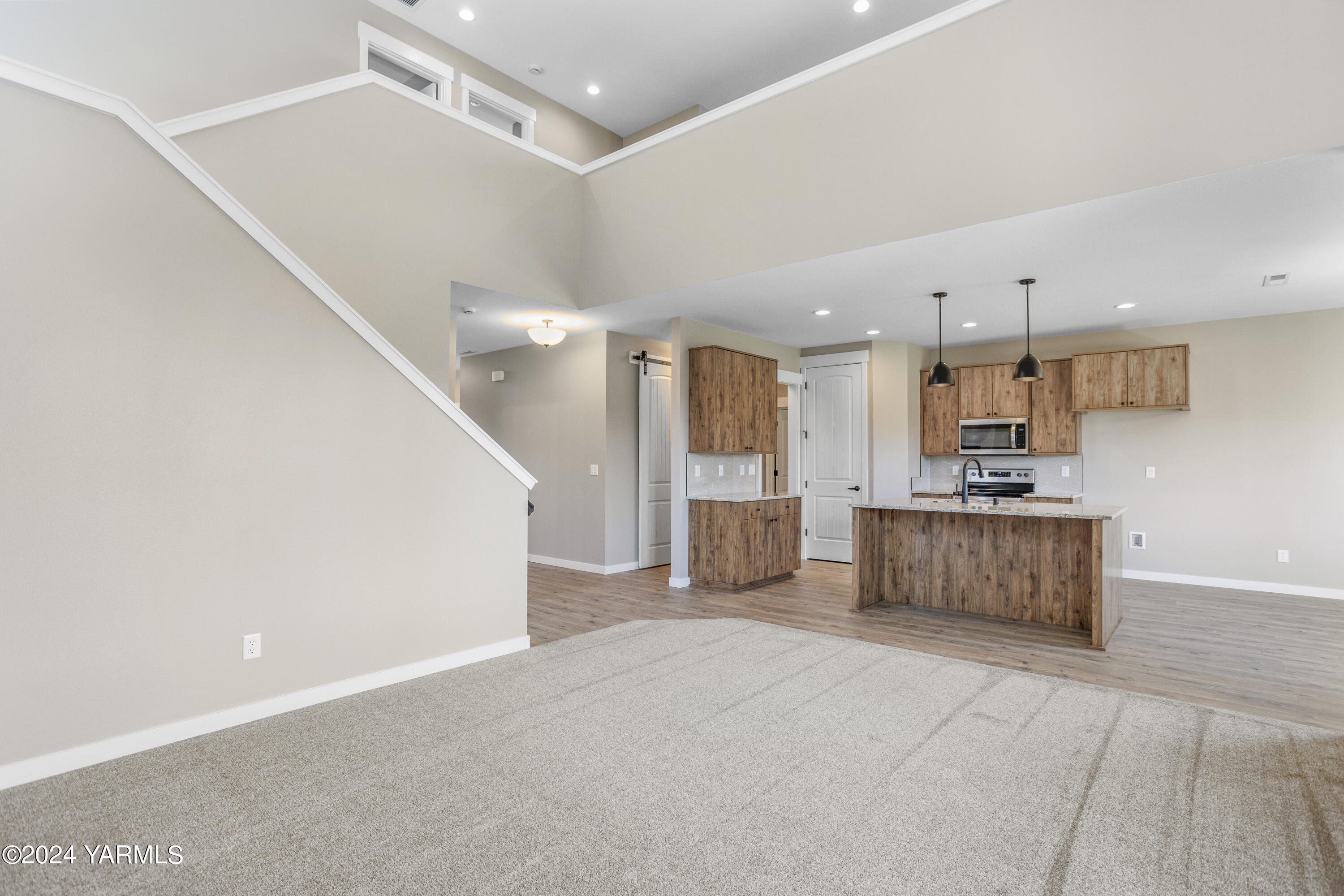 116 Scott Road Prosser, WA 99350 - Photo 9 of 38 a view of kitchen with refrigerator and window