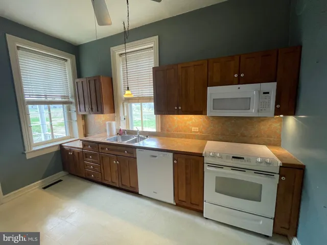 $1,995 | 633 Fieldcrest Drive, Willow Street, PA 17602