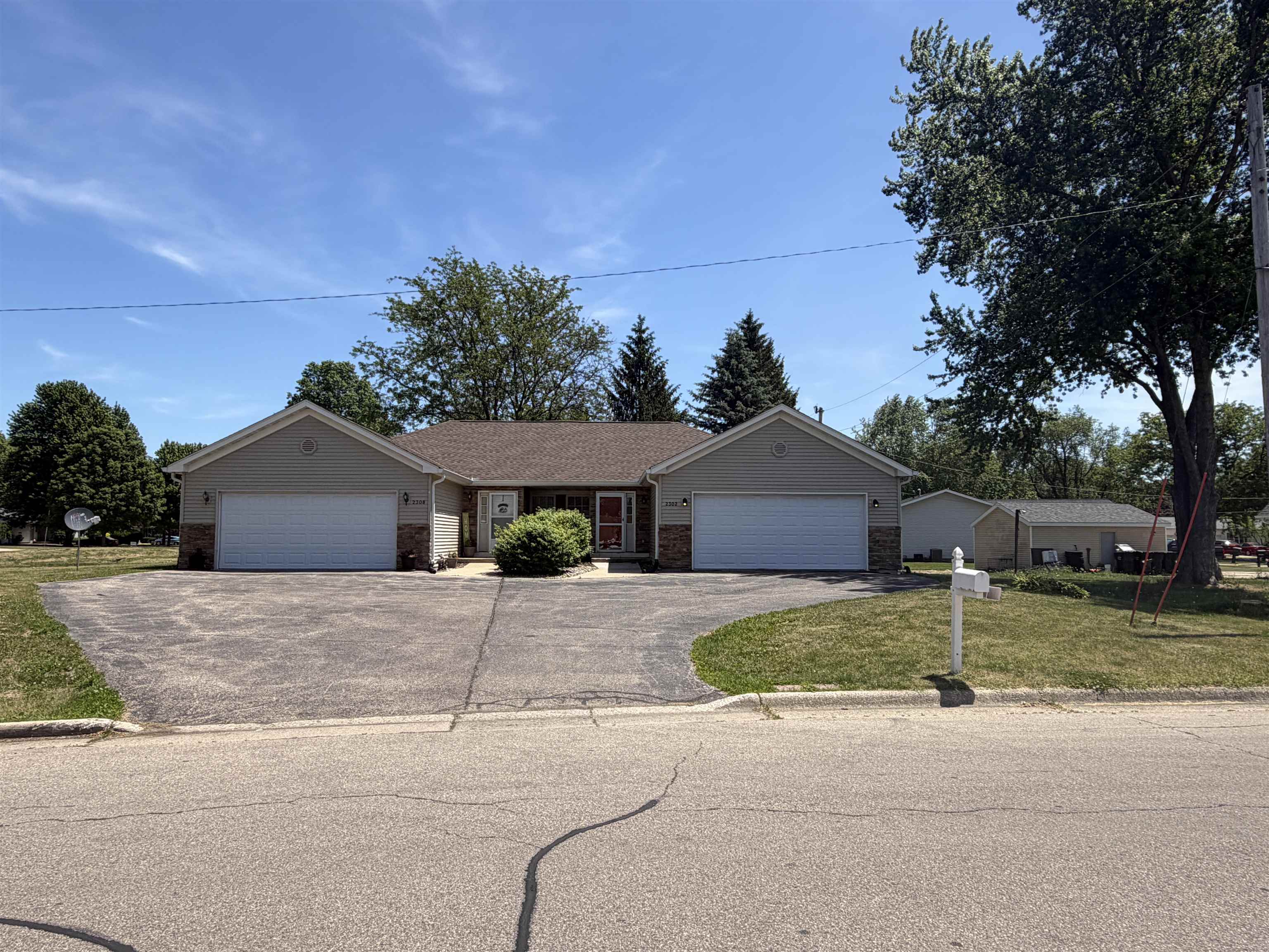 2302-2308 Bootmaker Drive Beloit, WI 53511 - Photo 2 of 5