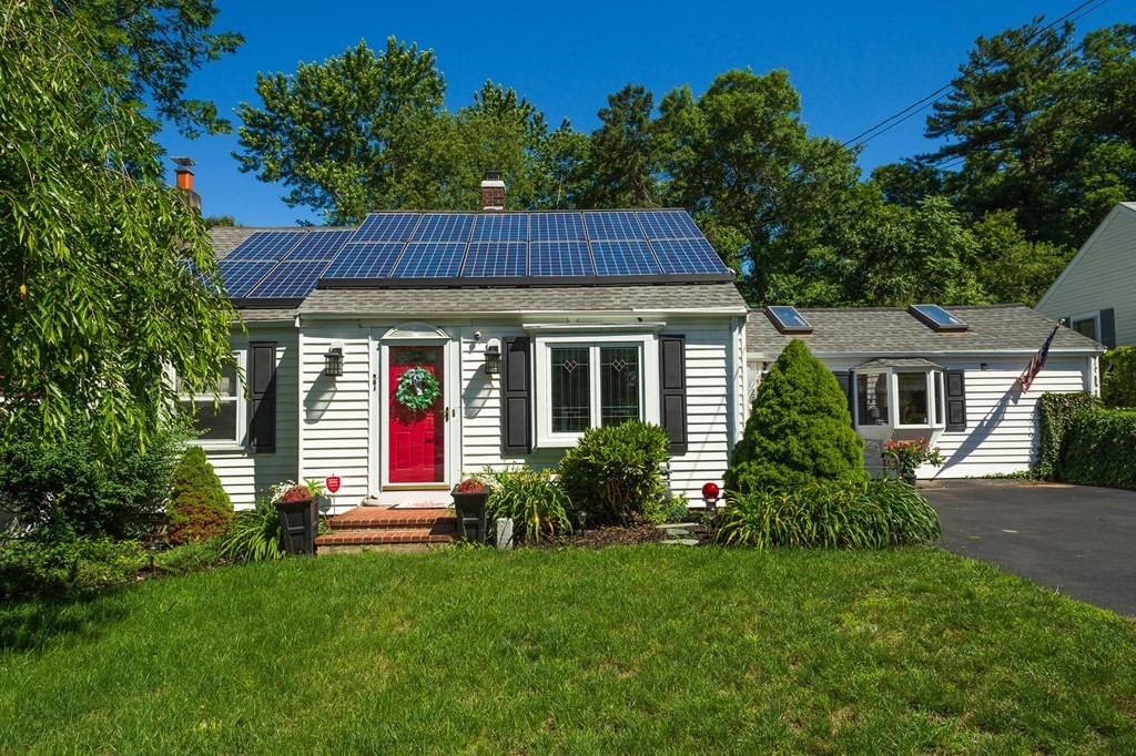 27 Spring Street Holbrook, MA 02343 - Photo 3 of 30 Gallery Image 3