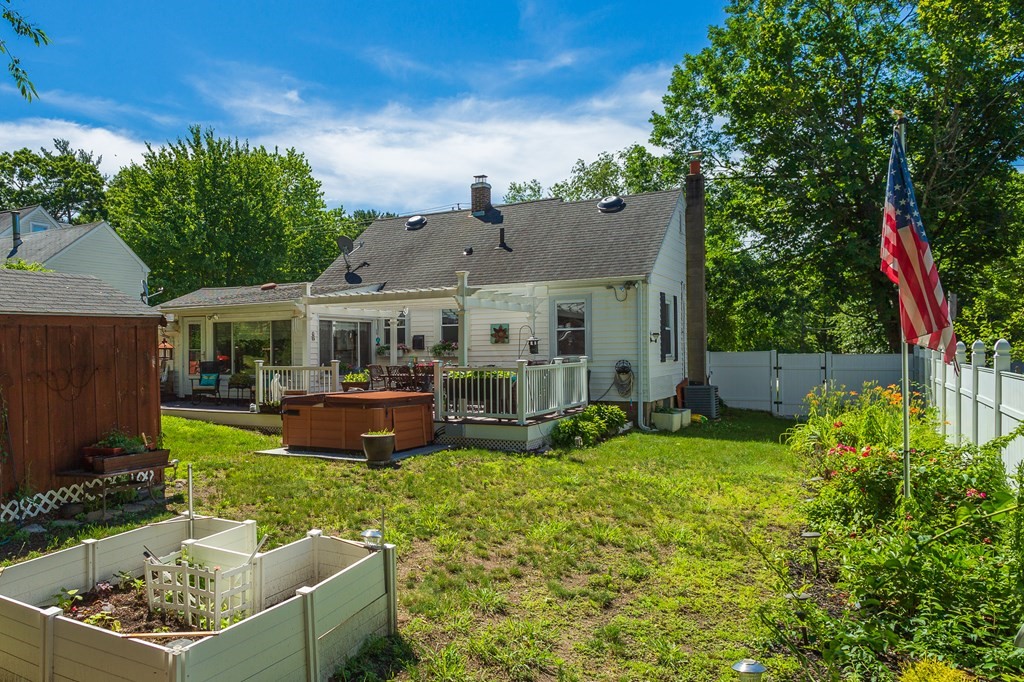 27 Spring Street Holbrook, MA 02343 - Photo 6 of 30 Gallery Image 6