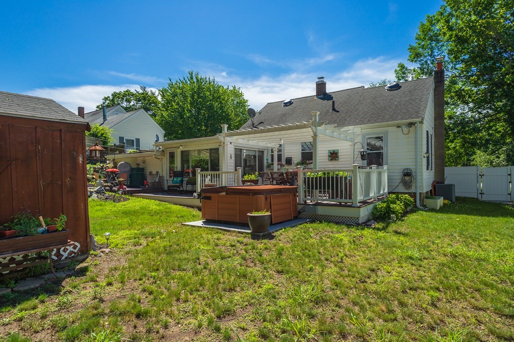 27 Spring Street Holbrook, MA 02343 - Photo 7 of 30 Gallery Image 7