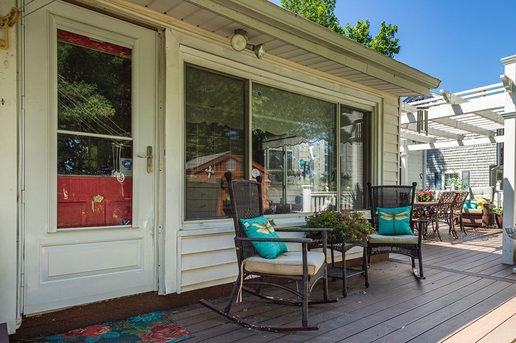 27 Spring Street Holbrook, MA 02343 - Photo 10 of 30 Gallery Image 10