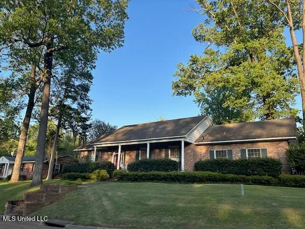 $288,000 | 21 Oakhurst Drive, Natchez, MS 39120