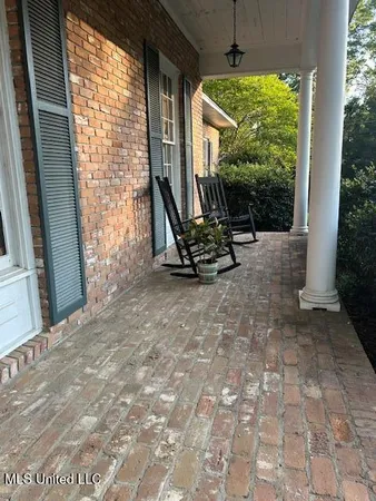 $288,000 | 21 Oakhurst Drive, Natchez, MS 39120
