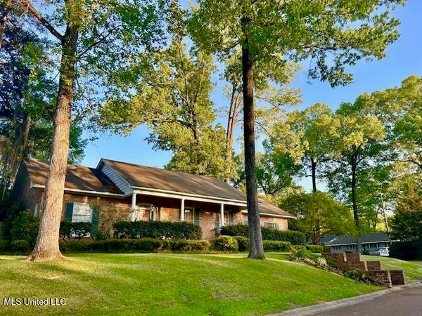 $288,000 | 21 Oakhurst Drive, Natchez, MS 39120